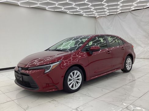 Used 2023 Toyota Corolla LE w/ LE Convenience Package image 6
