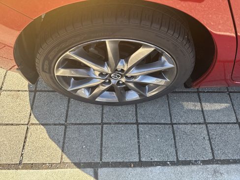 Used 2018 MAZDA MAZDA3 Touring FWD image 11