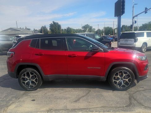 Used 2025 Jeep Compass Limited AWD/4WD image 5