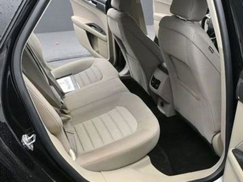Used 2019 Ford Fusion SE FWD image 20