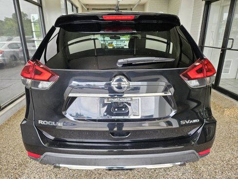 Used 2018 Nissan Rogue SV AWD/4WD image 3