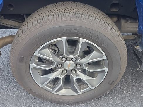Used 2025 Chevrolet Silverado 1500 LT AWD/4WD image 11
