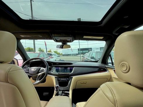 Used 2017 Cadillac XT5 Luxury w/ LPO, Wheel Lock Package AWD/4WD image 7