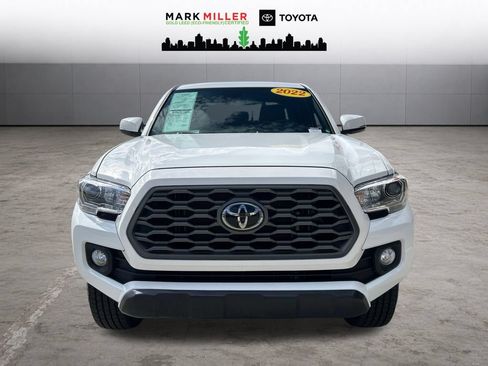 Certified 2022 Toyota Tacoma TRD Off-Road AWD/4WD image 9