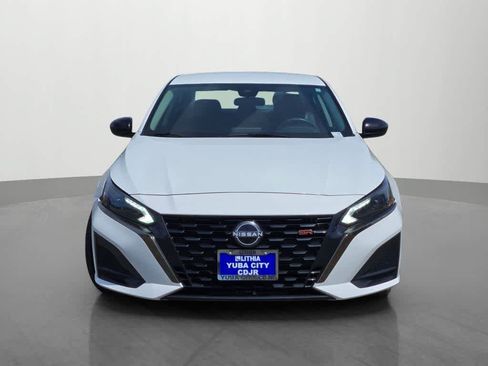 Used 2024 Nissan Altima 2.5 SR FWD image 2