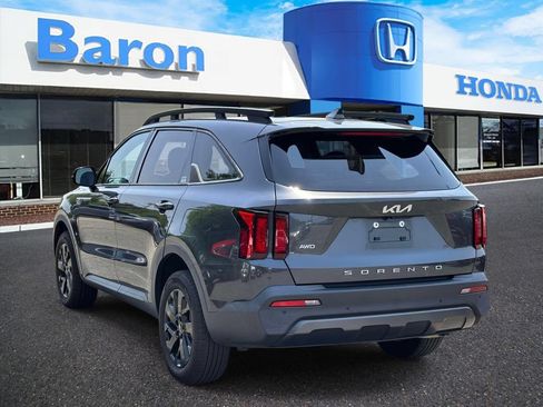 Used 2022 Kia Sorento S w/ Panoramic Sunroof Package AWD/4WD image 4