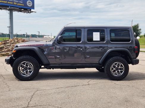 Used 2025 Jeep Wrangler Unlimited Rubicon AWD/4WD image 4