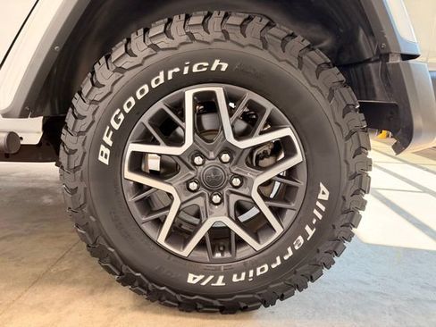 Used 2024 Jeep Wrangler Unlimited Sahara w/ Dual Top Group AWD/4WD image 10