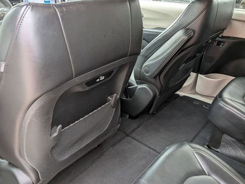 Certified 2023 Chrysler Pacifica Touring-L FWD image 25