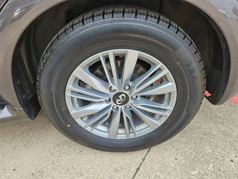 Used 2024 INFINITI QX80 Luxe image 29