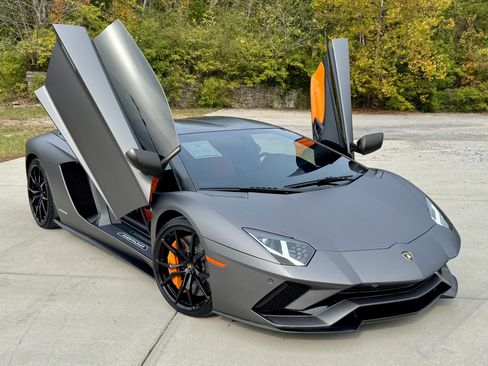 Used 2018 Lamborghini Aventador S image 1