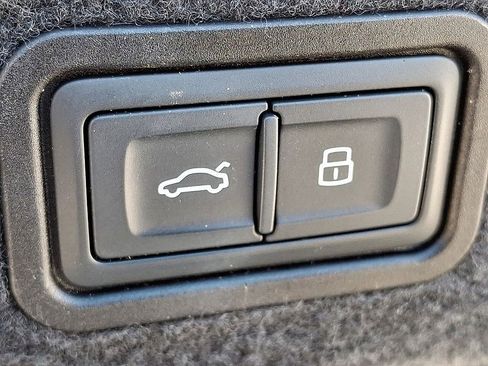 Used 2020 Audi S8 L w/ S8 Executive Package image 25