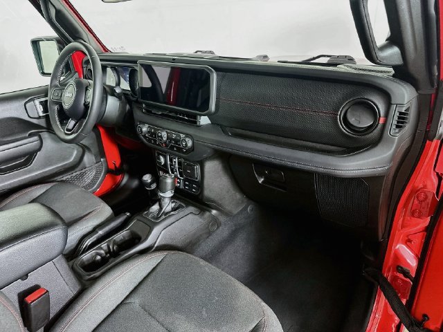 Used 2025 Jeep Wrangler Unlimited Rubicon w/ Convenience Group AWD/4WD image 30