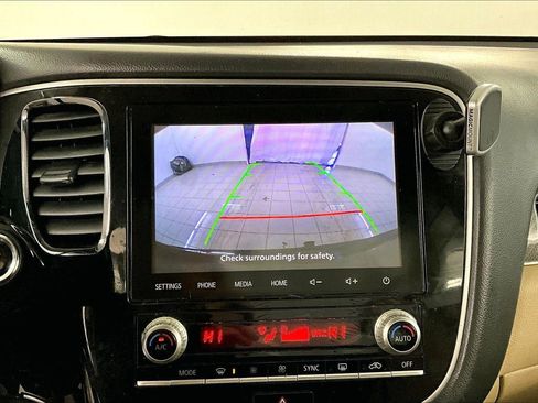 Used 2020 Mitsubishi Outlander SE image 14