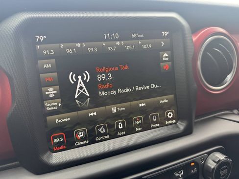 Used 2023 Jeep Gladiator Rubicon w/ Cold Weather Group AWD/4WD image 11