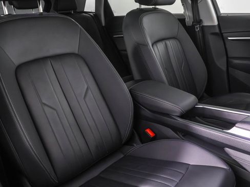 Used 2023 Audi e-tron Premium image 47