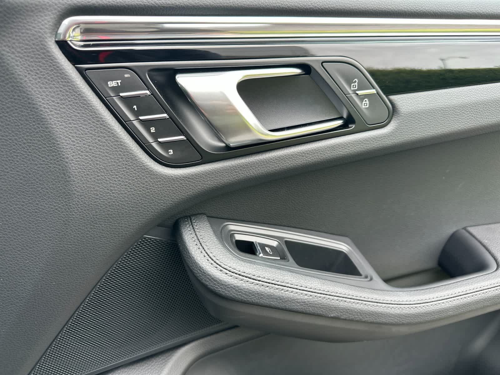 Certified 2026 Porsche Macan AWD/4WD image 19