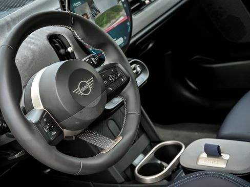 Used 2025 MINI Cooper S image 17