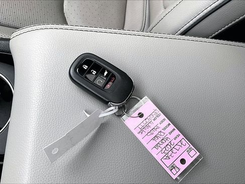 Used 2023 Honda Pilot Elite image 10