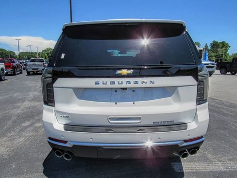 New 2025 Chevrolet Suburban Premier image 5