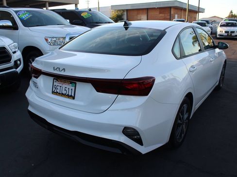 Used 2023 Kia Forte LXS FWD image 7