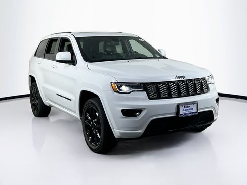 Used 2022 Jeep Grand Cherokee Laredo X AWD/4WD image 3