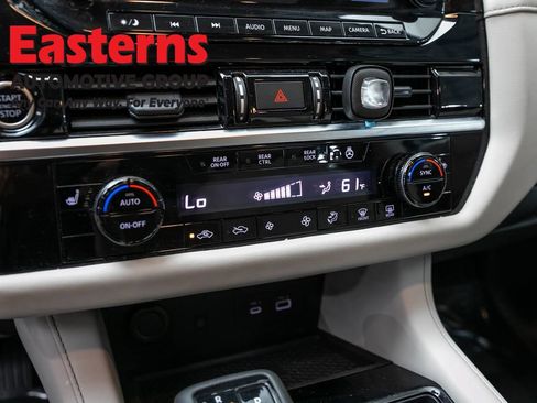 Used 2023 Nissan Pathfinder SL AWD/4WD image 19