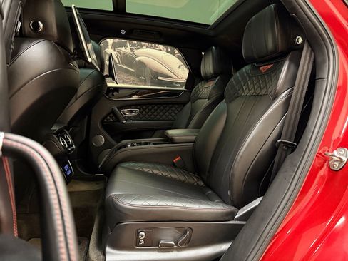Used 2017 Bentley Bentayga AWD/4WD image 22