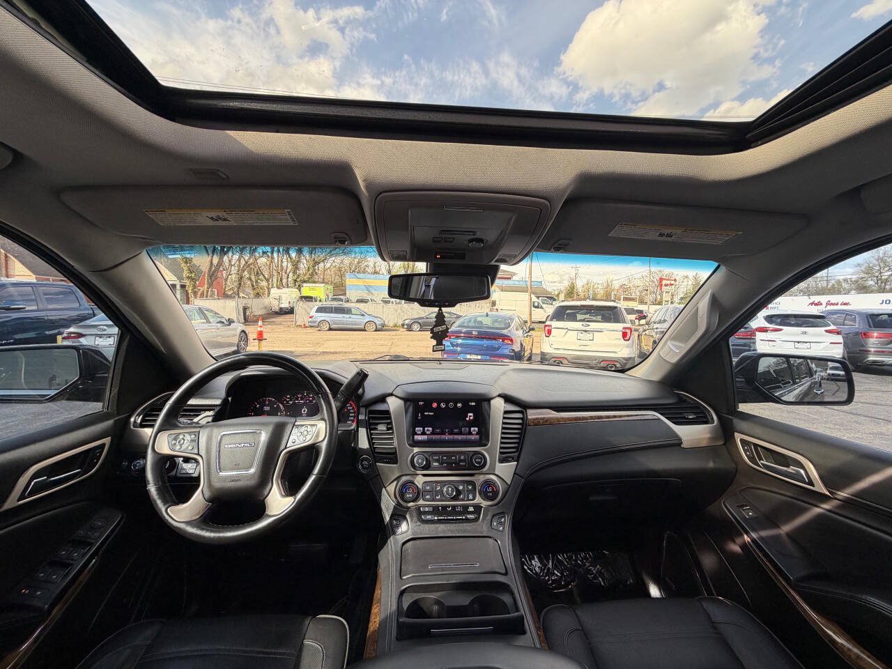 Used 2016 GMC Yukon Denali AWD/4WD image 23