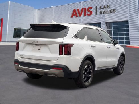 Used 2024 Kia Sorento S image 6