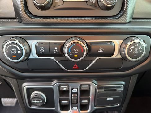 Used 2020 Jeep Gladiator Sport w/ Quick Order Package 24S AWD/4WD image 33