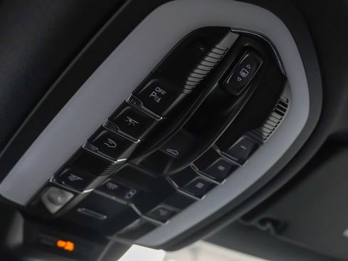 Certified 2026 Porsche Macan AWD/4WD image 25