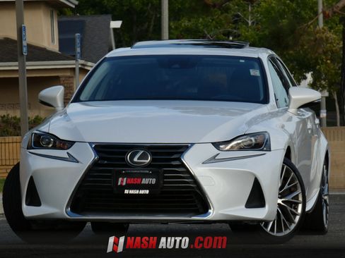 Used 2017 Lexus IS 200t RWD image 4