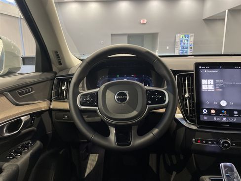 Used 2025 Volvo XC90 B6 Plus image 19