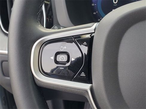 Certified 2025 Volvo XC60 B5 Plus image 19