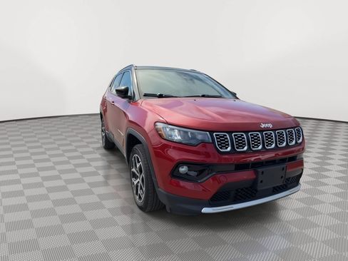 Used 2025 Jeep Compass Limited AWD/4WD image 2