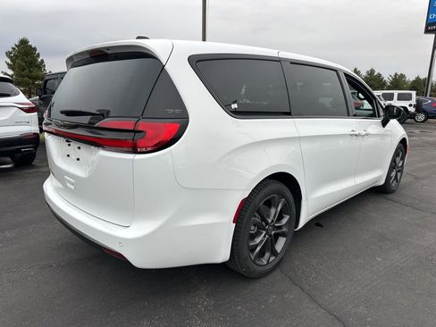 New 2026 Chrysler Pacifica Select FWD image 10