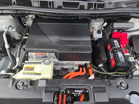 Used 2020 Nissan Leaf SV w/ SV Technology Package image 21