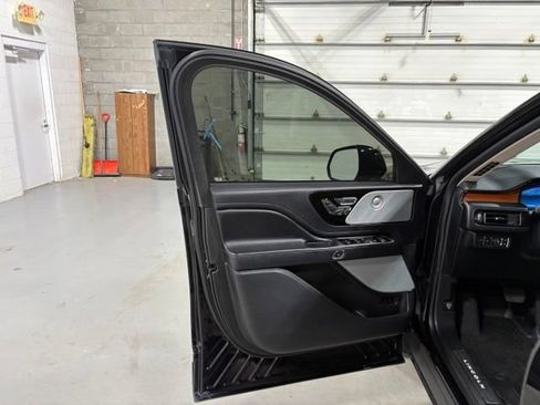 Used 2020 Lincoln Aviator Reserve w/ Equipment Group 202A AWD/4WD image 13