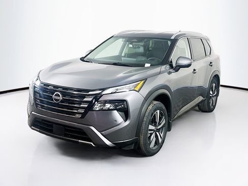 Used 2025 Nissan Rogue SL AWD/4WD image 3