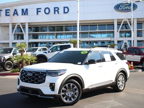 Certified 2025 Ford Explorer Platinum RWD image 2