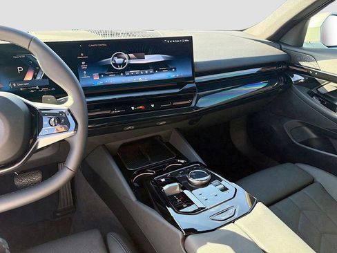 New 2026 BMW 530i xDrive w/ Premium Package AWD/4WD image 29