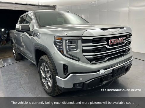 Used 2025 GMC Sierra 1500 SLT w/ SLT Convenience Package image 8