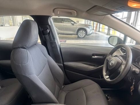 Used 2020 Toyota Corolla LE FWD image 11