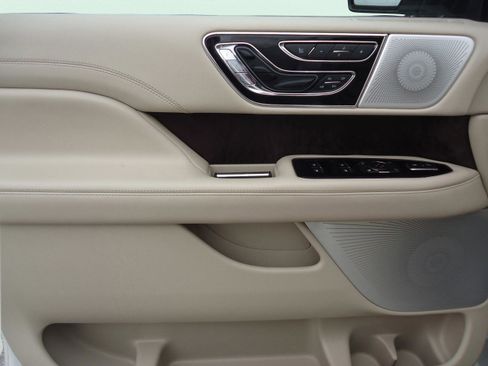 Used 2021 Lincoln Navigator Reserve image 27