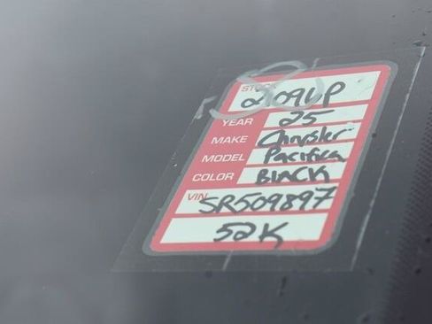 Used 2025 Chrysler Pacifica Select FWD image 39