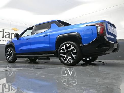 Used 2025 Chevrolet Silverado EV RST w/ LPO, Dark Package RST AWD/4WD image 5