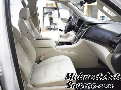 Used 2019 Cadillac Escalade Premium Luxury AWD/4WD image 36
