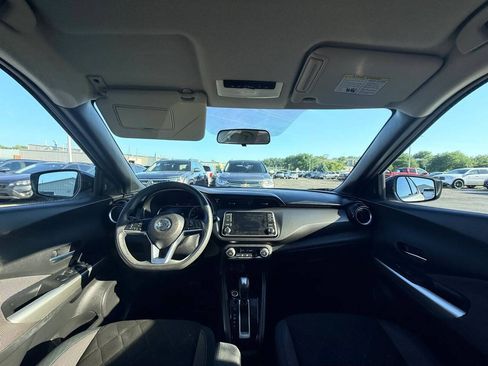 Used 2018 Nissan Kicks SV FWD image 11