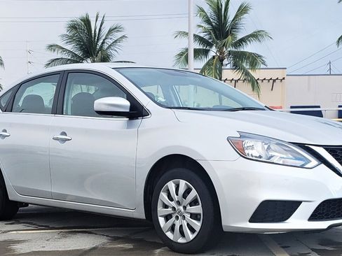 Used 2018 Nissan Sentra S image 3